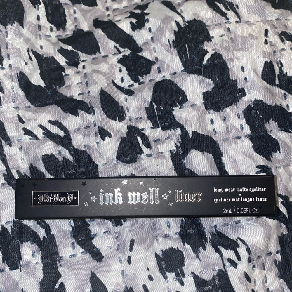 Ink well long-wear matte eyeliner